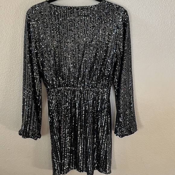 New BB Dakota Black Glow Up Fast Sequin V Neck Mini Dress Size Small NWT - Picture 7 of 12